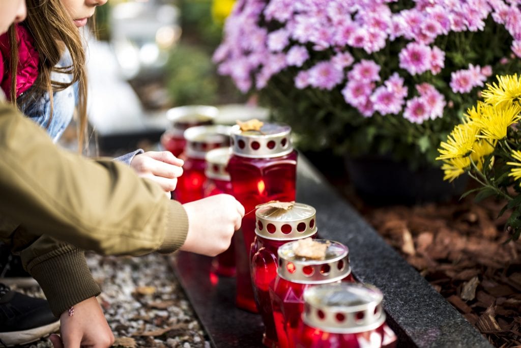daughter lights candle after father suffers wrongful death in West Virginia