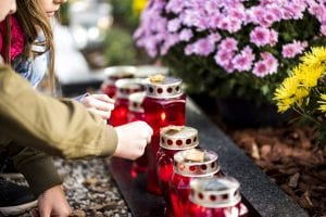 daughter lights candle after father suffers wrongful death in West Virginia
